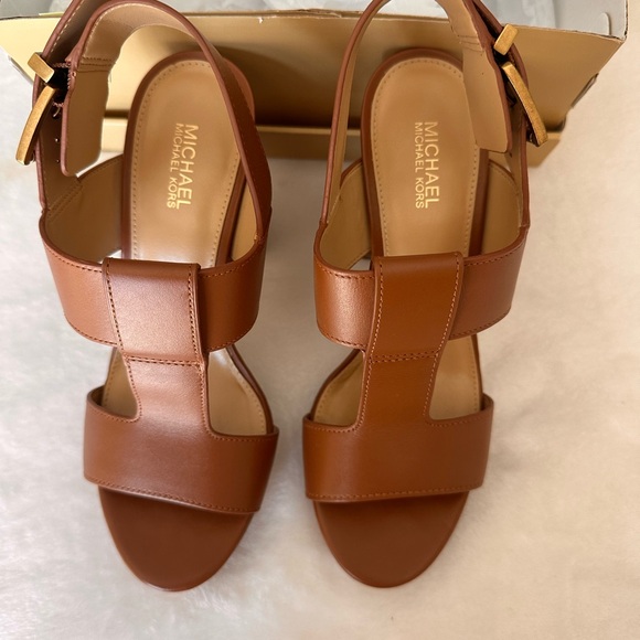 Michael Kors Brown Heeled Sandals with T-Strap Design - Picture 7 of 9